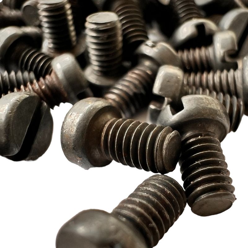 Винт крепления лапки на промышленный оверлок Siruba 747, SK230, пак - 100шт, СН